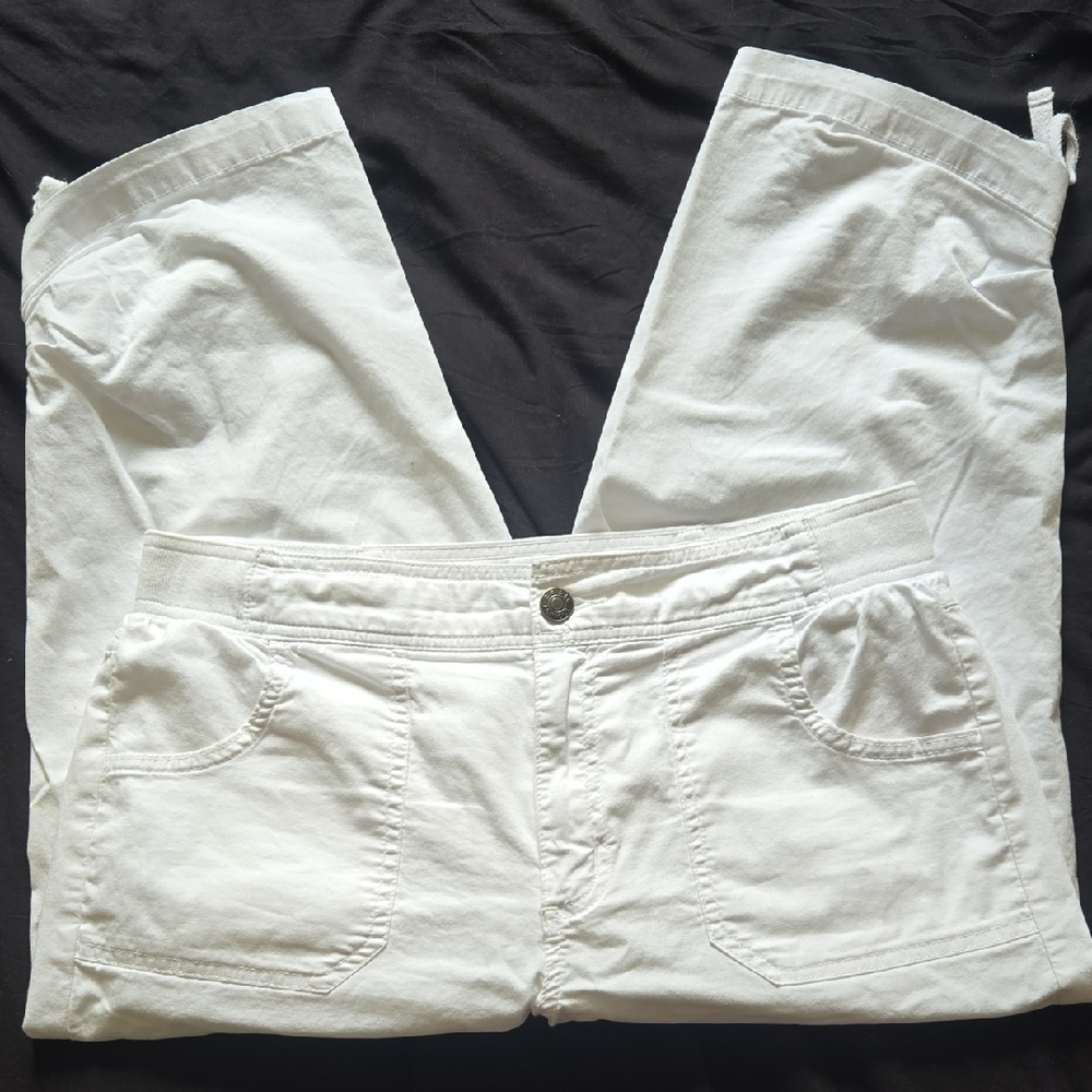 Basic Editions Crisp White Capri Pants